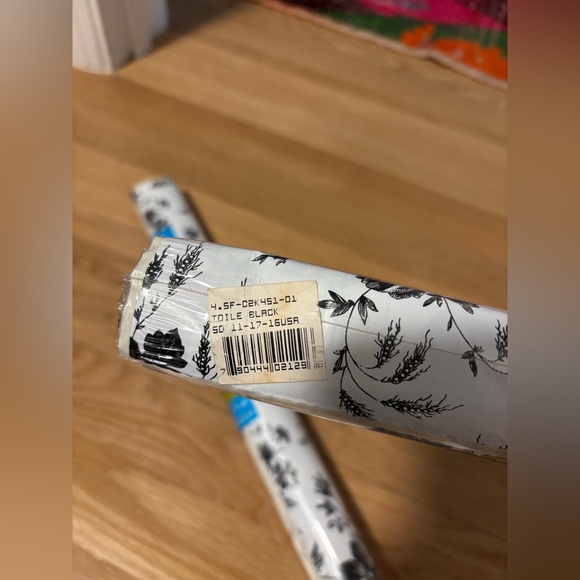 Black floral toile contact paper - Picture 4 of 4